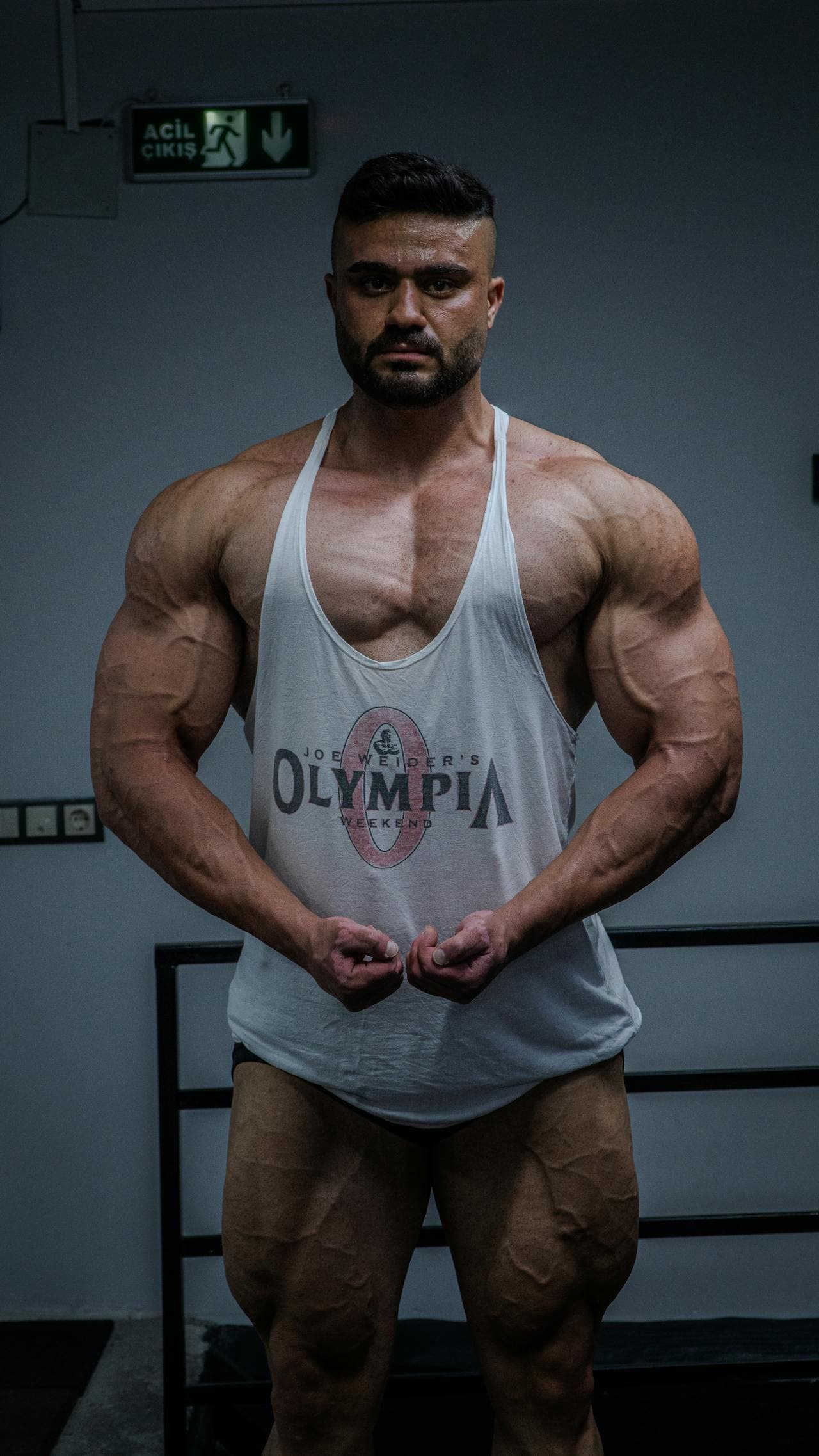 AI physique rating for Daniel Hernandez - Legendary Tier